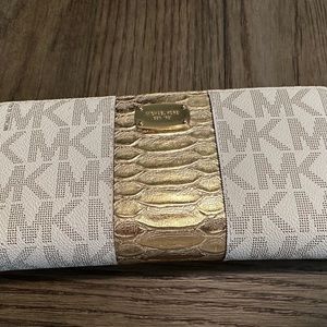 Michael Kors Wristlet Wallet